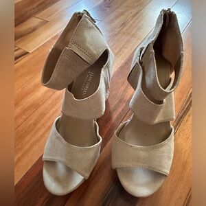 Rare Tan Christian Seriano Suede Wedge - Size 7, Brand New & Never Worn Payless